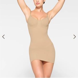 SKIMS Seamless Sculpt Slip Dress Size Small Clay